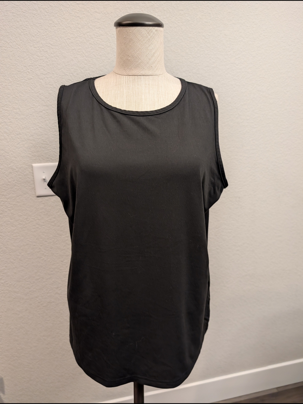 Women's XL Sz Classic Black Sleeveless Active Sporty Tank Top